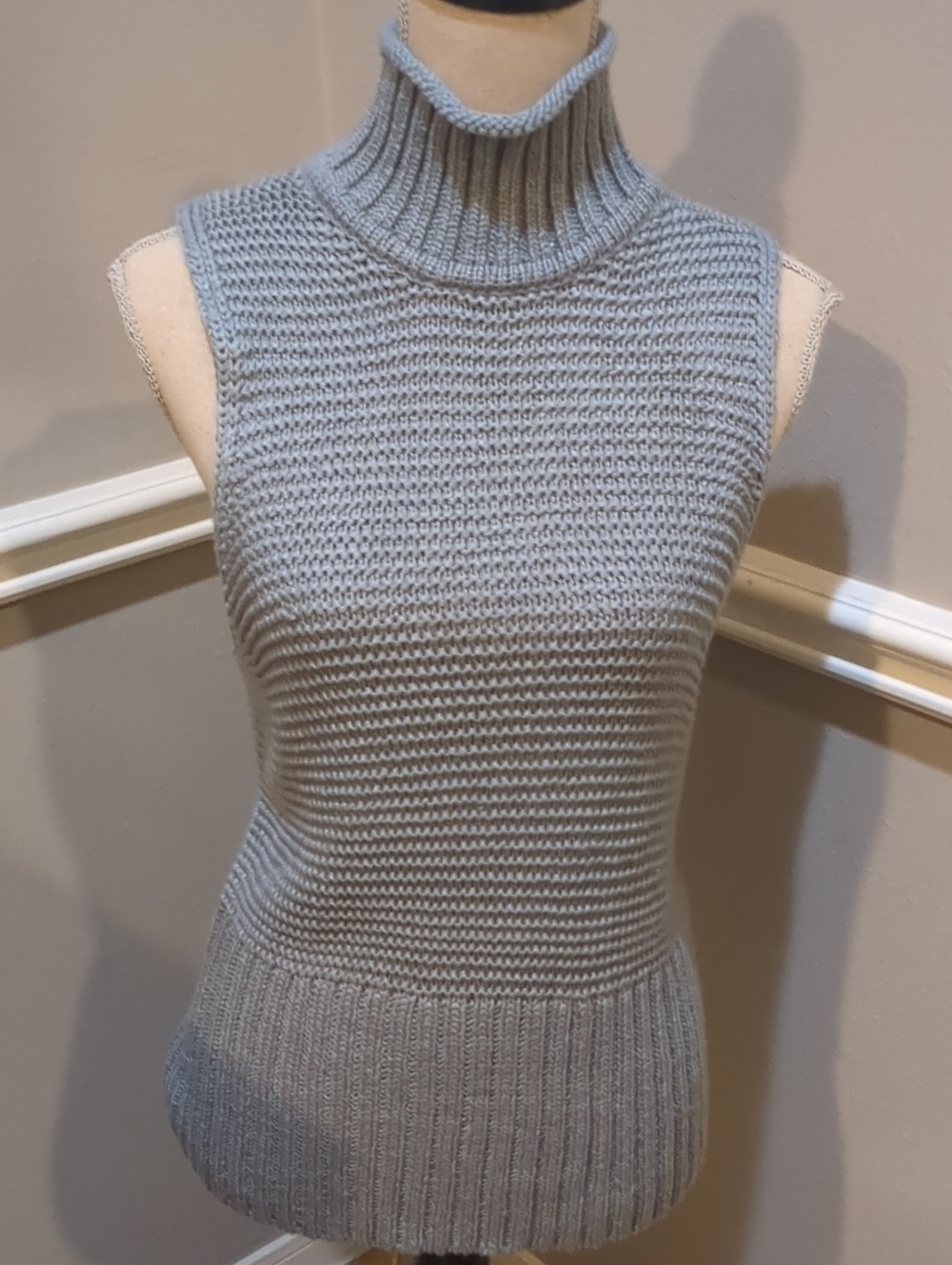 Gap Sleeveless Turtleneck Knit Sweater - Light Gray